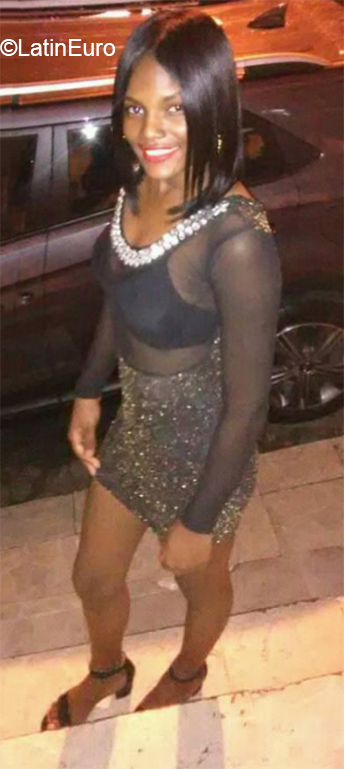 Date this athletic Dominican Republic girl Yia from Santo Domingo DO40223