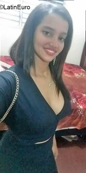 Date this gorgeous Dominican Republic girl Darelis from Santo Domingo DO40099