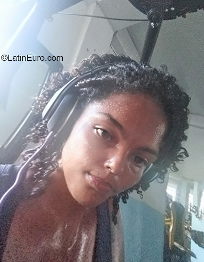 Date this fun Brazil girl Amanda from Salvador BR11454
