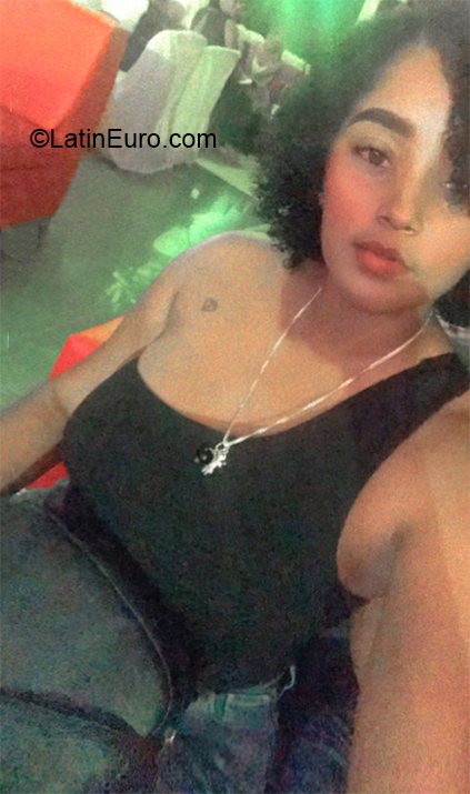 Date this nice looking Dominican Republic girl Angelica from Puerto Plata DO40424