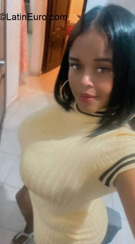Date this foxy Dominican Republic girl Choco from Santo Domingo DO40591