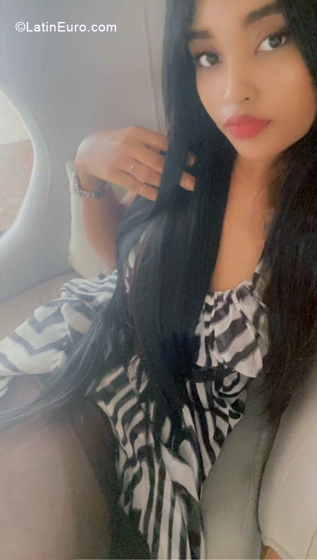 Date this good-looking Dominican Republic girl Moniestef from Santo Domingo DO40644