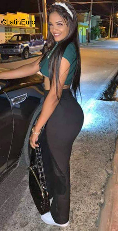 Date this stunning Dominican Republic girl Camila peguero from Santo Domingo DO40834