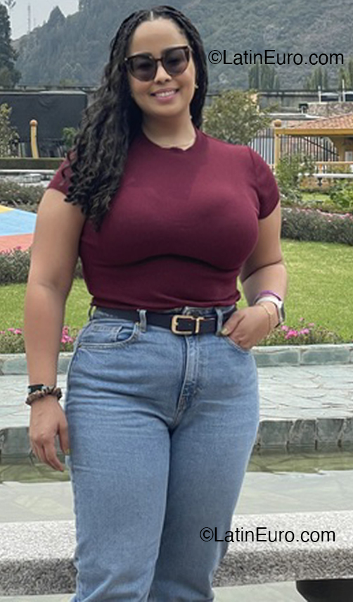 Date this nice looking Dominican Republic girl Gio from Santo Domingo DO53536