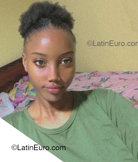 Date this exotic Dominican Republic girl Yinia from La Romana DO53577