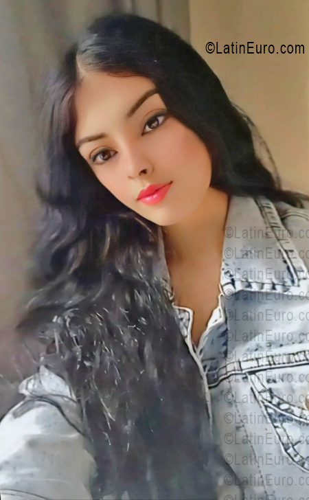 Date this beautiful Venezuela girl Georgelis from Barcelona VE5381