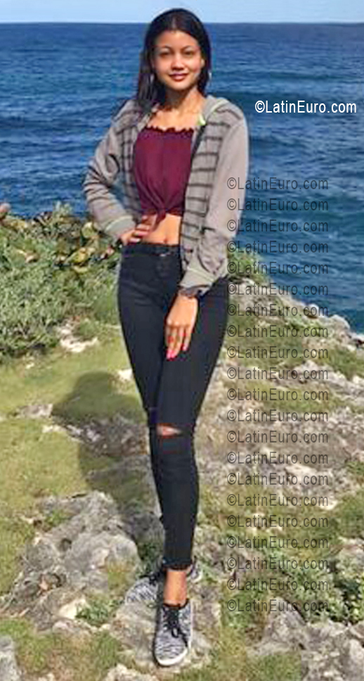 Date this hard body Dominican Republic girl Lisai from Nagua DO56098