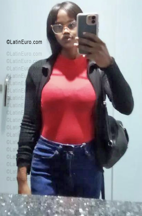 Date this gorgeous Dominican Republic girl Neyi from Azua DO56104