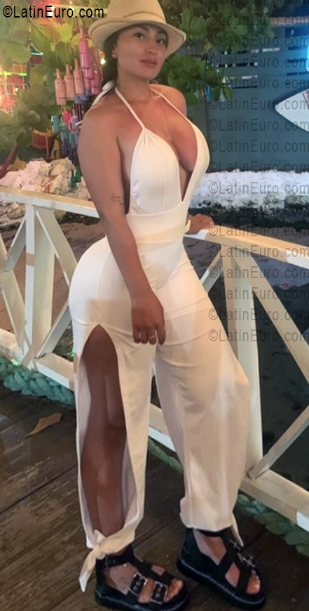 Date this charming Colombia girl Lizeth from Cali CO33643