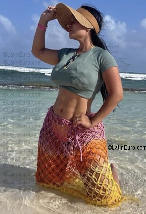 Date this cute Colombia girl Lizeth from Cali CO33762