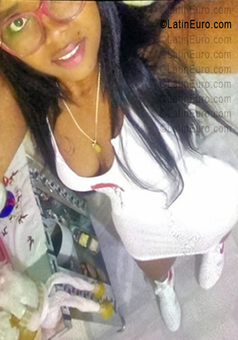 Date this charming Dominican Republic girl Naty from Santo Domingo DO56124