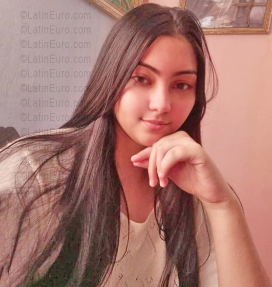 Date this charming Venezuela girl Jory from Coro VE5455