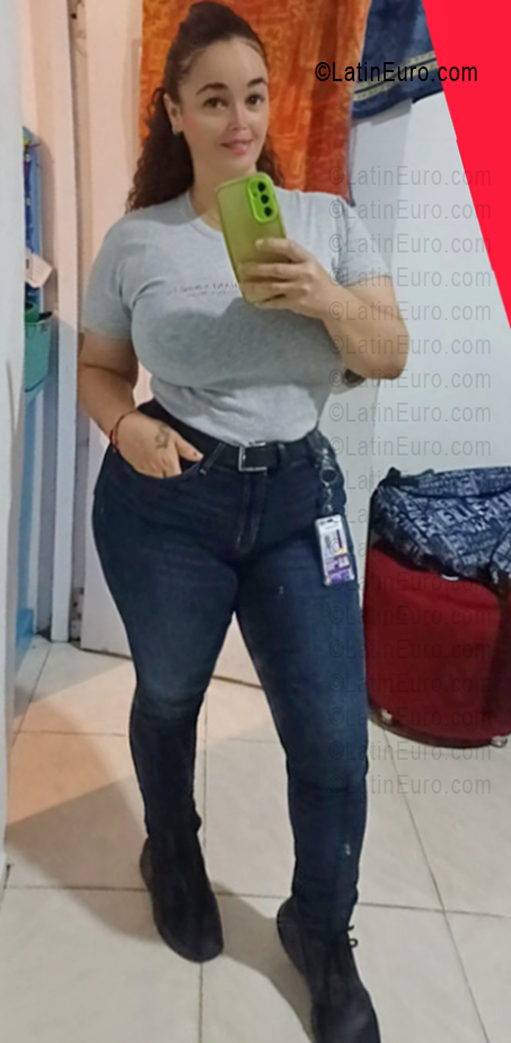 Date this attractive Dominican Republic girl Loyda from Monsenor Nouel DO56187