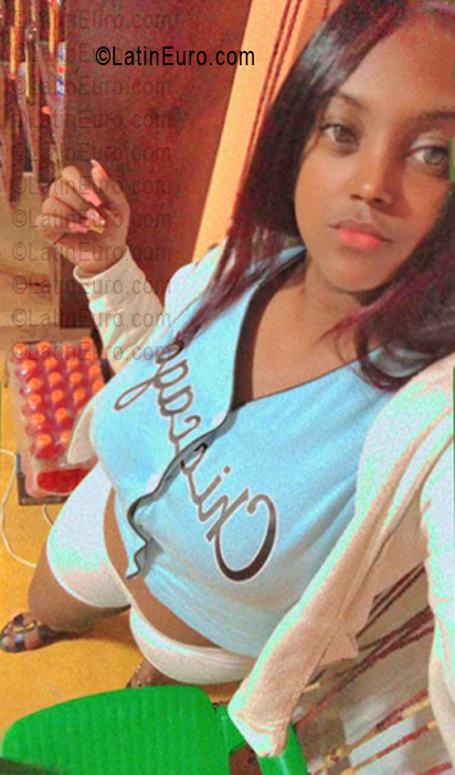 Date this hard body Dominican Republic girl Yossy from La Vega DO56206