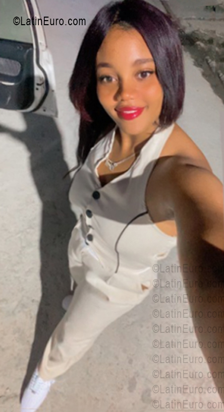Date this gorgeous Dominican Republic girl Crisnabel from Santo Domingo DO56265
