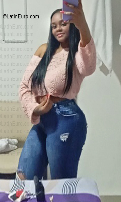 Date this happy Colombia girl Tatiana from Cali CO33711
