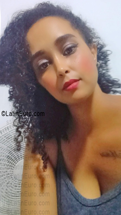 Date this attractive Colombia girl Maidely from Barranquilla CO33717