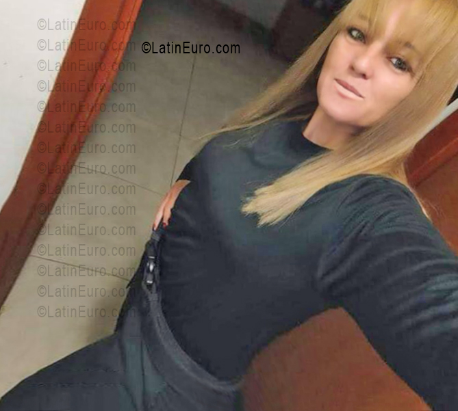 Date this attractive Argentina girl Yanel from Magdalena AR1010