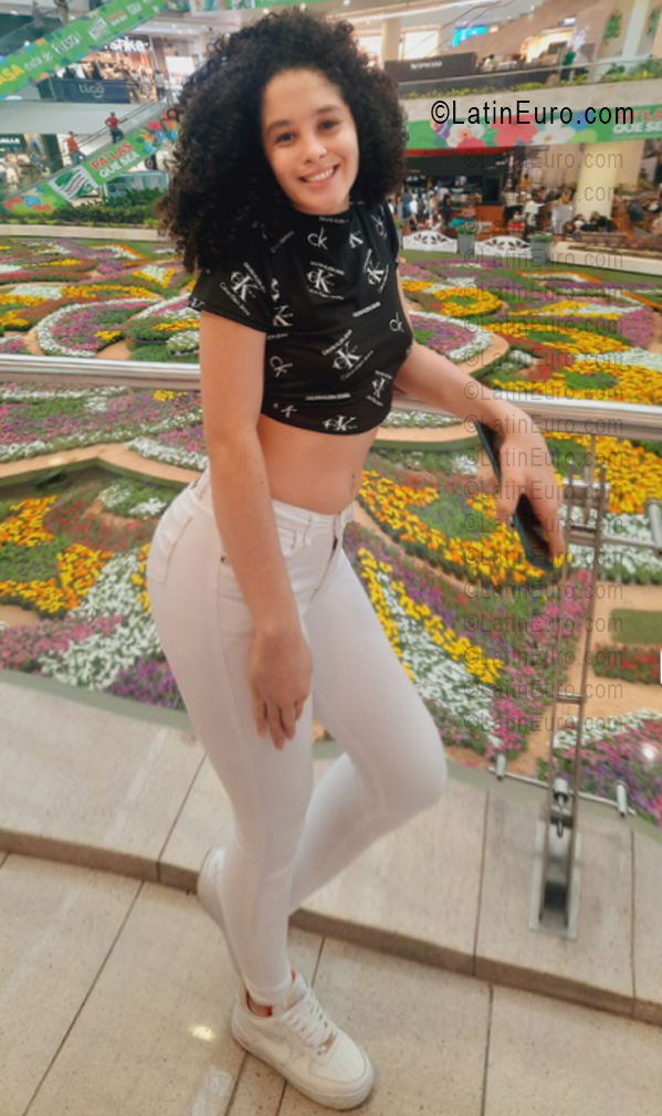 Date this hot Chile girl Naomis from Padre Hurtado CL457