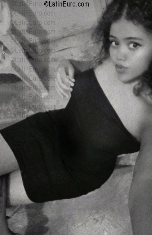 Date this sultry Dominican Republic girl Esme from La Altagracia DO56349