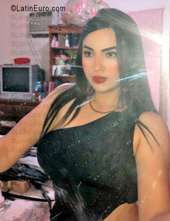Date this voluptuous Venezuela girl Isabel from Barquisimeto VE5642