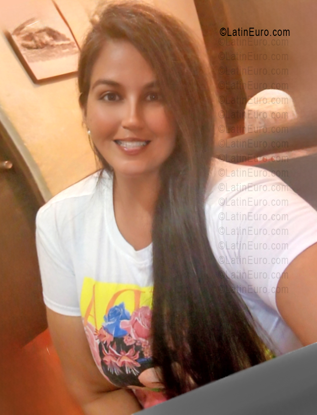 Date this delightful Venezuela girl Mariana from Venezuela VE5647