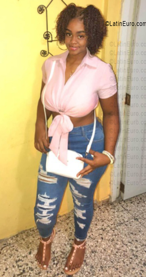 Date this beautiful Dominican Republic girl Coraima from Santo Domingo DO56358