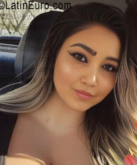 Date this attractive Colombia girl Jeniret from Bogota CO33729