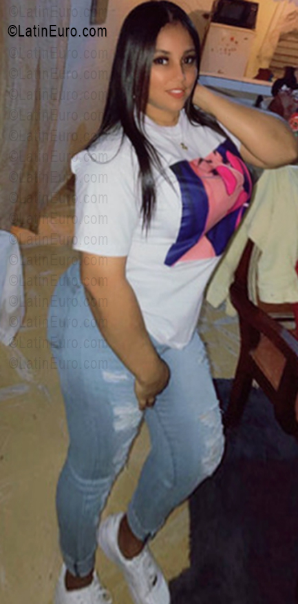 Date this foxy Dominican Republic girl Yelenny from Santo Domingo DO56386