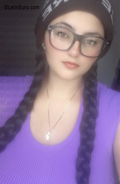 Date this young Colombia girl Gevashi from Bogota CO33741