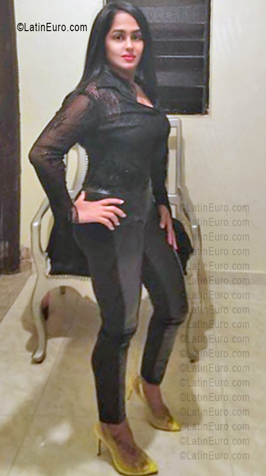 Date this attractive Dominican Republic girl Angela from Santo Domingo DO56442