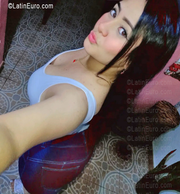 Date this athletic Venezuela girl Yosmar from Caracas VE5686
