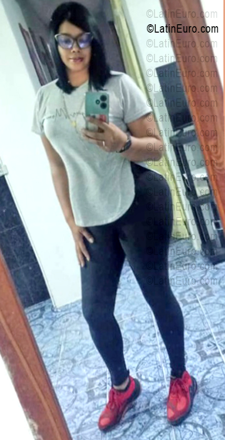 Date this attractive Venezuela girl Marielena from Venezuela VE5690