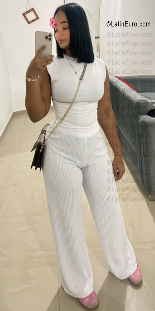 Date this charming Dominican Republic girl Nicole from San Juan DO56452