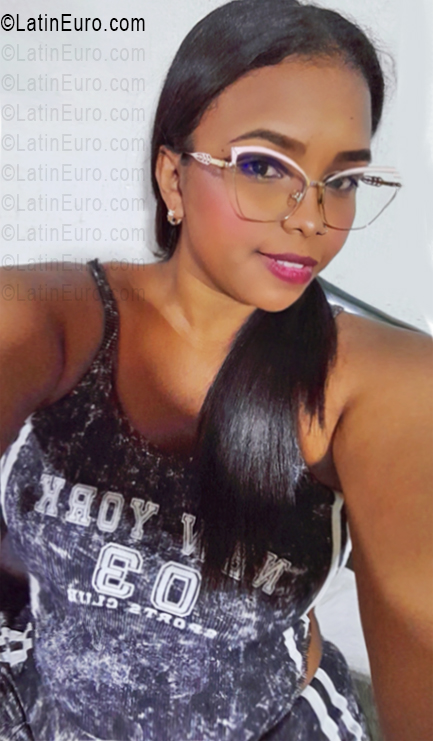 Date this stunning Venezuela girl Yuri from Aragua VE5696