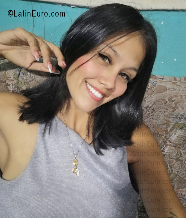 Date this cute Venezuela girl Joselin from Caracas VE5697
