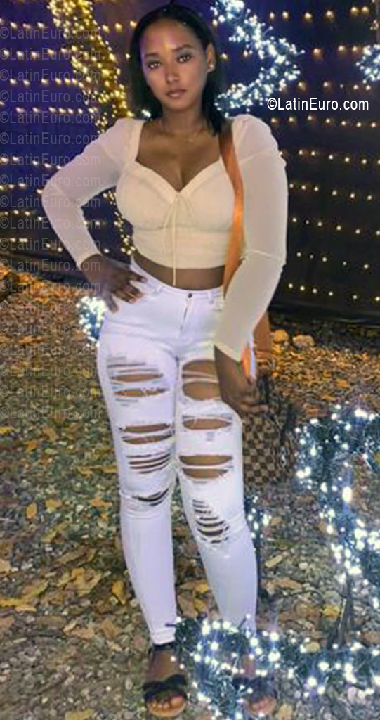 Date this athletic Dominican Republic girl Claudia from Santo Domingo DO56479