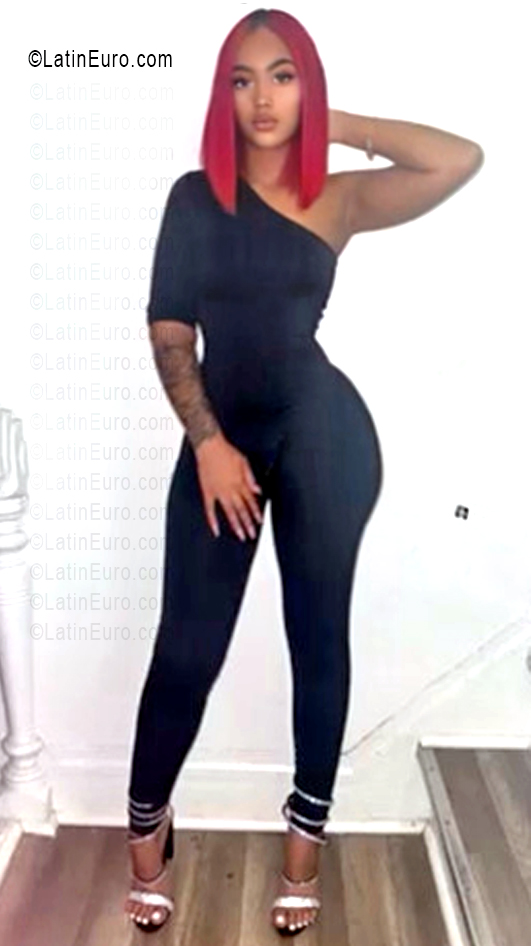 Date this tall United States girl Jade from Newark US25548