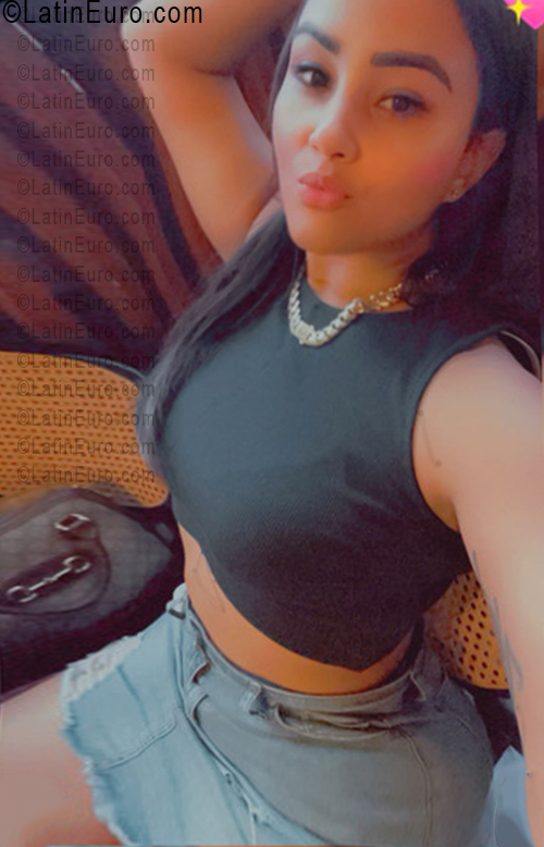 Date this gorgeous Dominican Republic girl Carolina from Santo Domingo DO56519