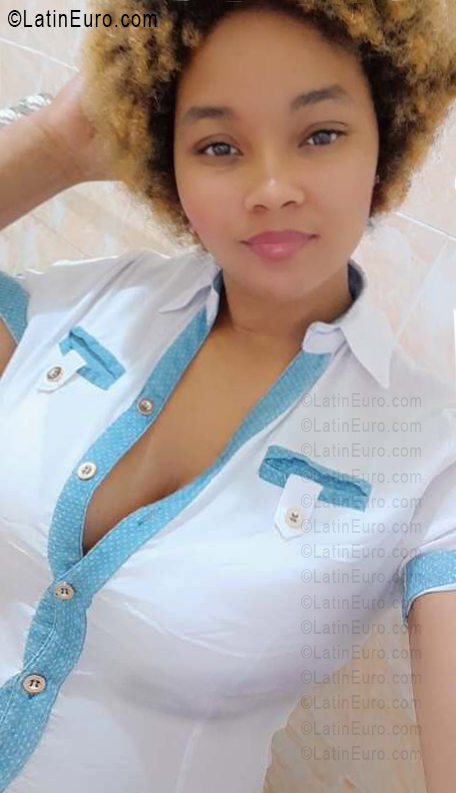 Date this sultry Dominican Republic girl Elianny from Santiago DO56521