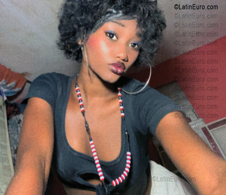 Date this voluptuous Dominican Republic girl Melany from Romana DO56623