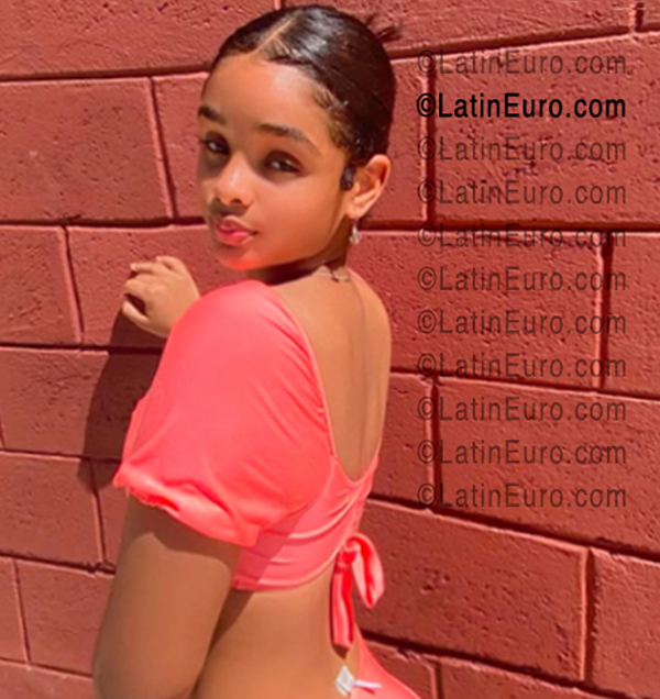 Date this foxy Dominican Republic girl Aleysha from Santiago DO56645