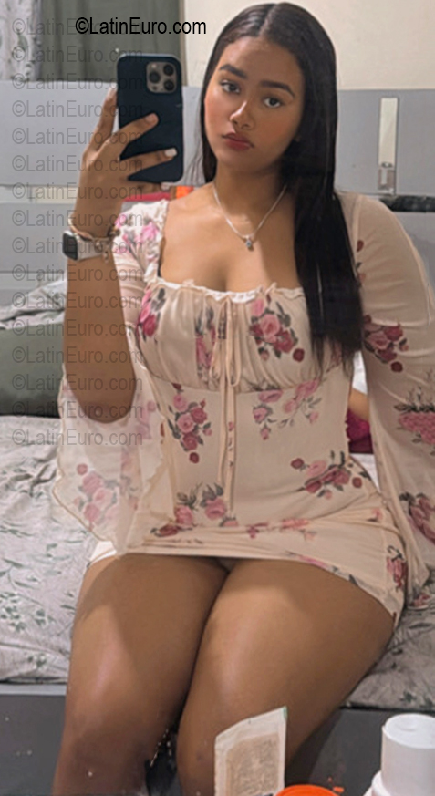 Date this georgeous Dominican Republic girl Alondra from Santo Domingo DO56672