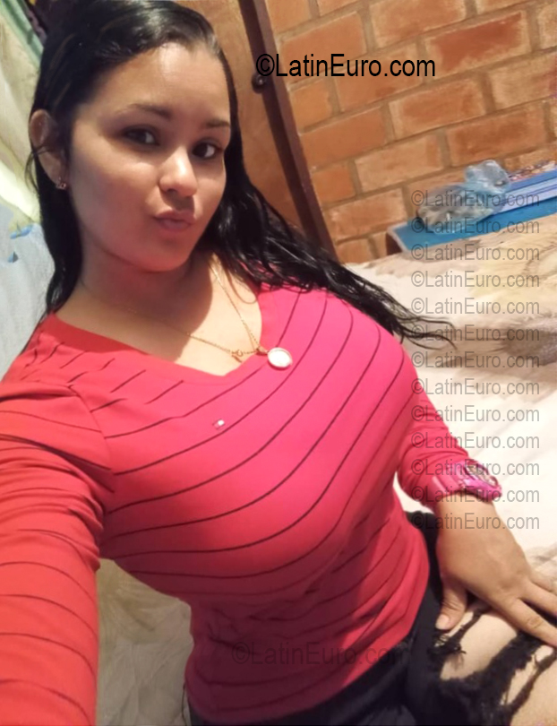 Date this sultry Venezuela girl Yolin from Caracas VE5724