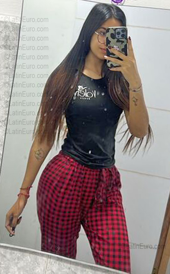 Date this beautiful Venezuela girl Valery Andrea from Valencia VE5725