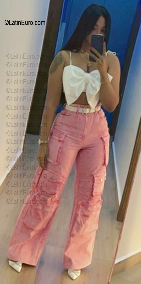 Date this charming Dominican Republic girl Anyelins from Santo Domingo DO56721