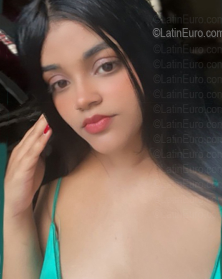 Date this lovely Dominican Republic girl Dairiany from Tenares DO56744