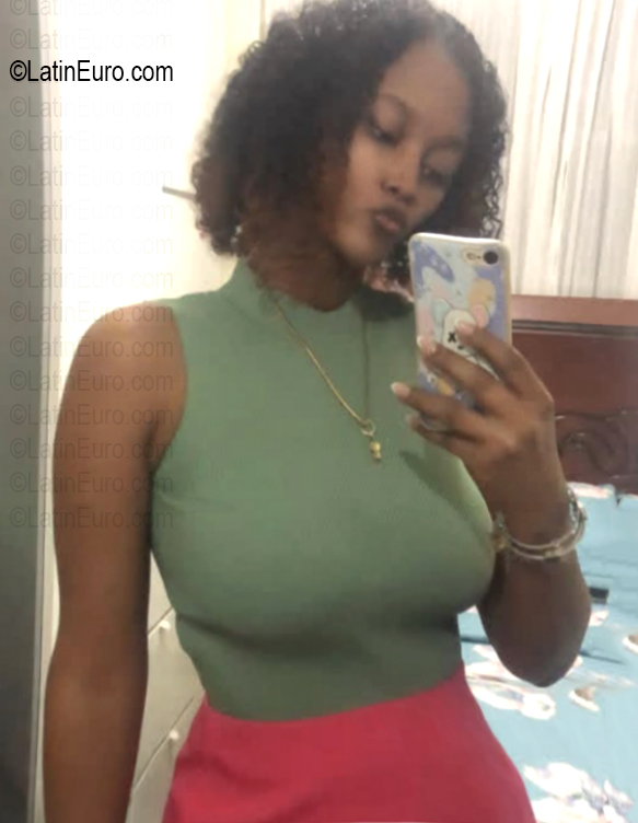 Date this happy Dominican Republic girl Laura Mara from Santo Domingo DO56746