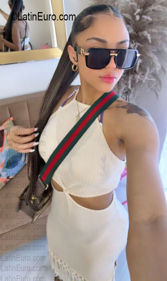 Date this gorgeous Dominican Republic girl Raysa from Santo Domingo DO56763