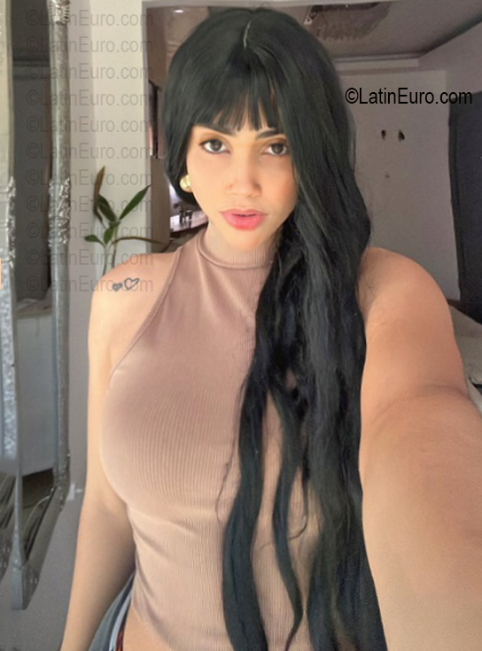Date this stunning Dominican Republic girl Dulce from Santo Domingo DO56764